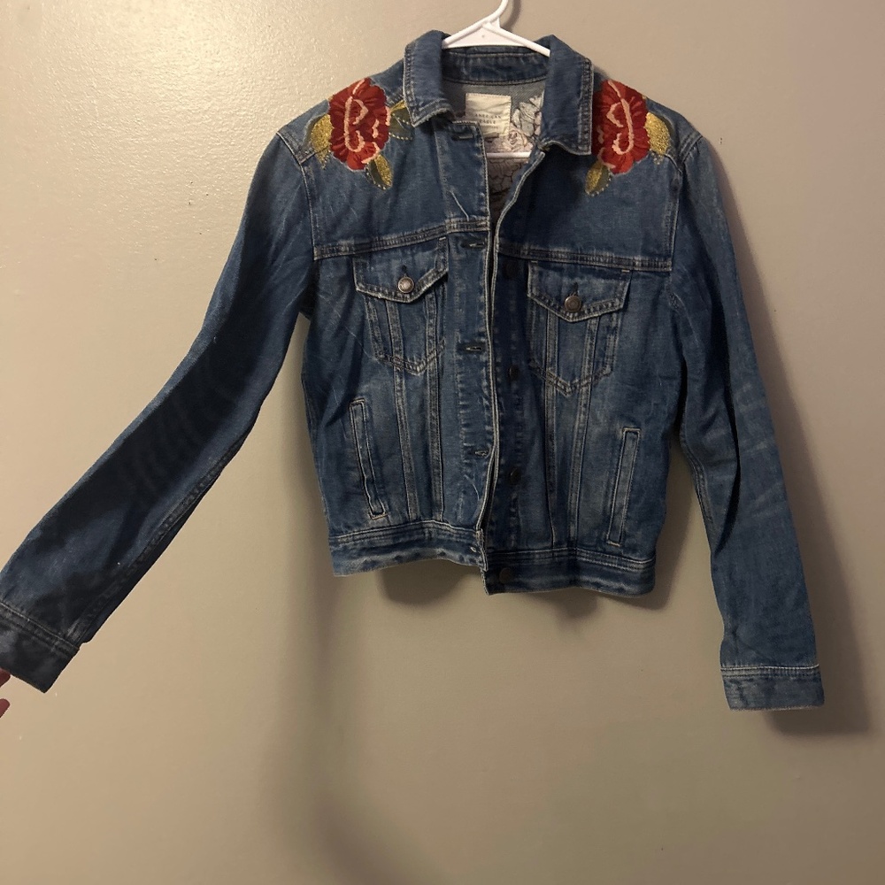 American eagle embroider jean jacket